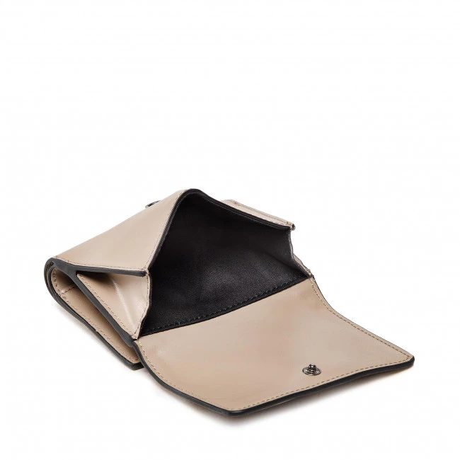 Maroquinerie Portefeuille Femme Grand Format KARL LAGERFELD - 216W3220 Black Beige 6 Maroquinerie Portefeuille Femme Grand Format KARL LAGERFELD - 216W3220 Black Beige – Image 4