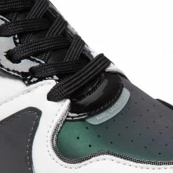 Chaussures Basses Sneakers KARL LAGERFELD - KL62044 White Lthr W/Black Blanc, Noir -KARL LAGERFELD Soldes 06 0000301365501 is